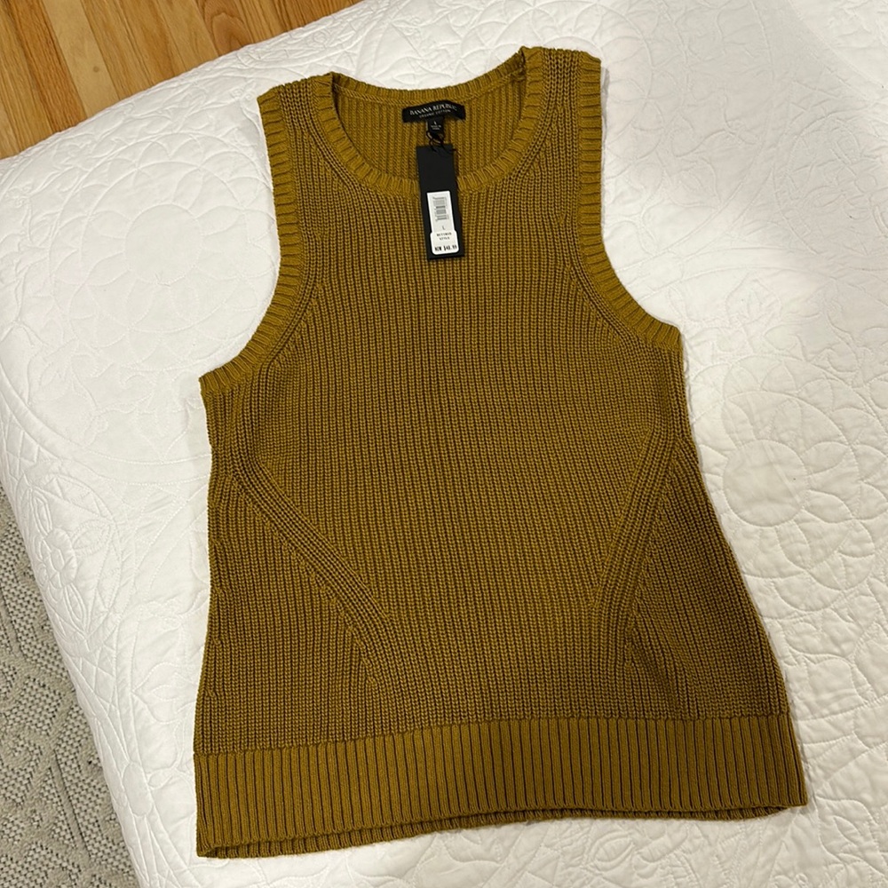Banana Republic Sweater Vest - size large. New with tags